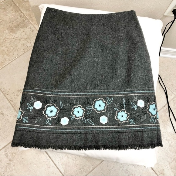 Dress barn Wool Blend Embroidered Flower Patch Fringe Zipper Grey Pencil Skirt 6 - Picture 10 of 12